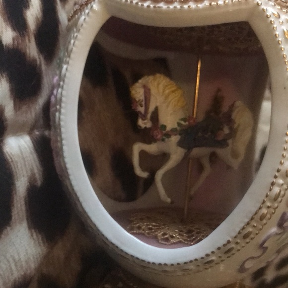 Franklin Mint TFM 1996 Carousel Horse Music Box - Picture 8 of 11